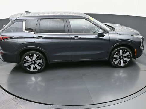 Used 2025 Mitsubishi Outlander SE image 36