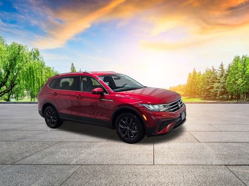 Certified 2023 Volkswagen Tiguan SE AWD/4WD image 2