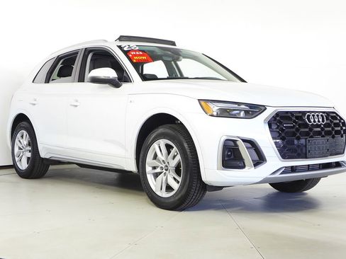 Used 2023 Audi Q5 2.0T Premium w/ Convenience Package image 4