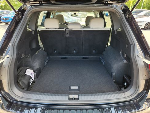Certified 2023 Volkswagen Tiguan SE R-Line AWD/4WD image 19