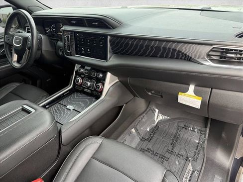 Used 2023 GMC Yukon Denali w/ Denali Reserve Package image 13