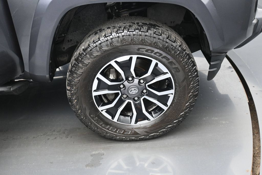 Certified 2022 Toyota Tacoma TRD Sport w/ TRD Premium Sport Package AWD/4WD image 35