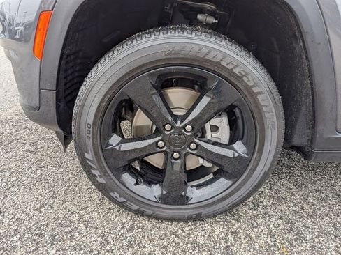 Used 2023 Jeep Grand Cherokee L Laredo image 23