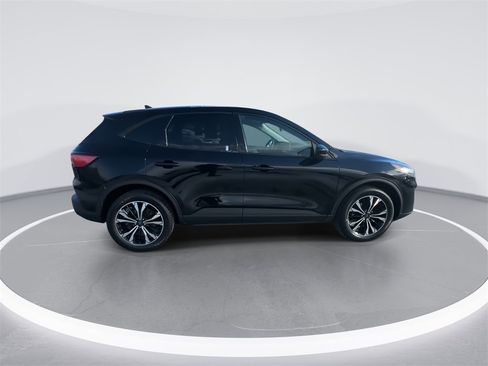 Used 2022 Ford Escape SE w/ SE Sport Appearance Package image 9