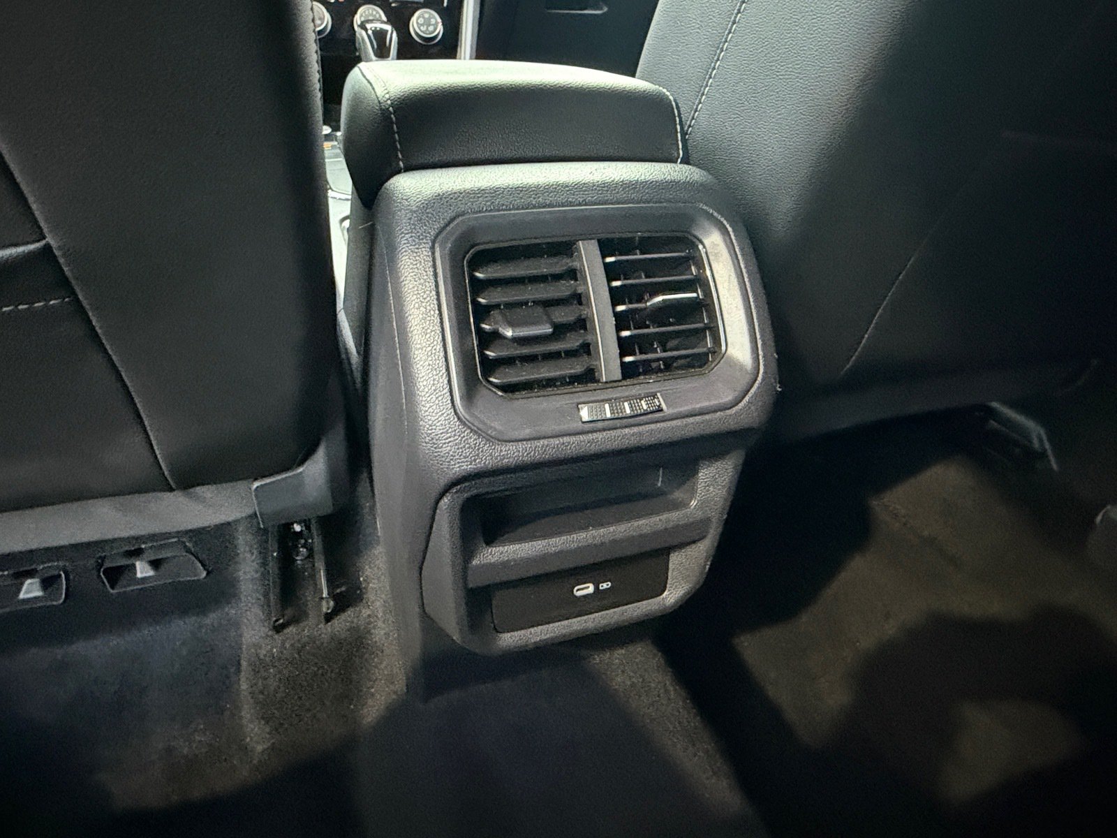 Used 2023 Volkswagen Taos SE w/ Panoramic Sunroof Package FWD image 12