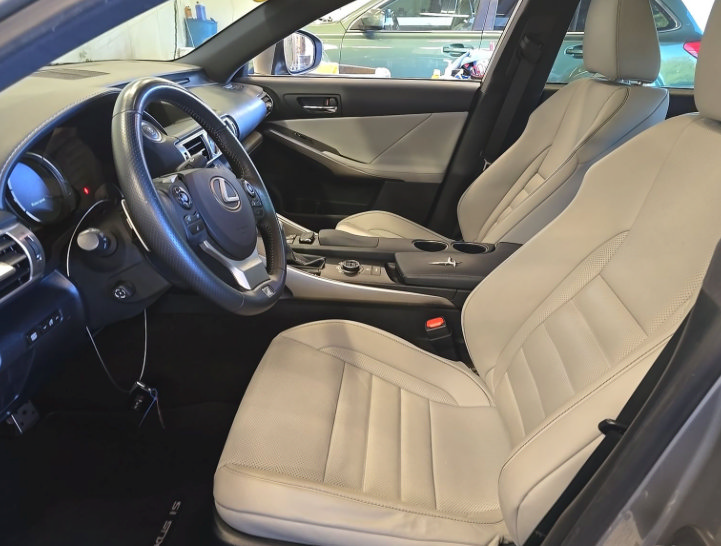 Used 2015 Lexus IS 350 w/ F-Sport Package RWD image 10