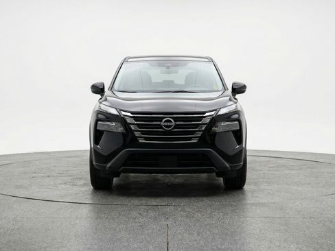 Used 2025 Nissan Rogue SV image 2