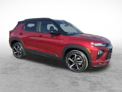 Used 2022 Chevrolet TrailBlazer RS w/ Technology Package FWD image 2