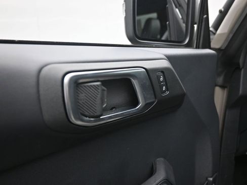 New 2025 Ford Bronco Badlands image 9