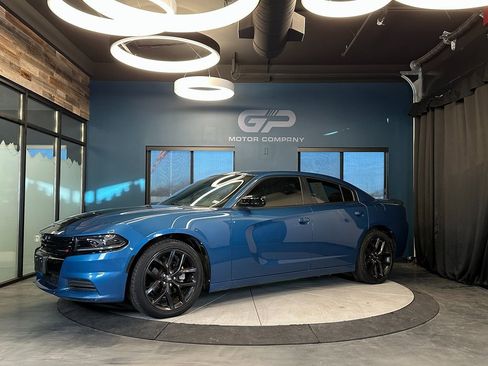 Used 2022 Dodge Charger SXT w/ Blacktop Package image 7