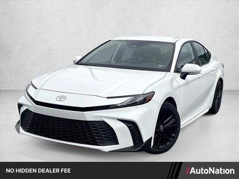 Used 2026 Toyota Camry SE FWD image 1