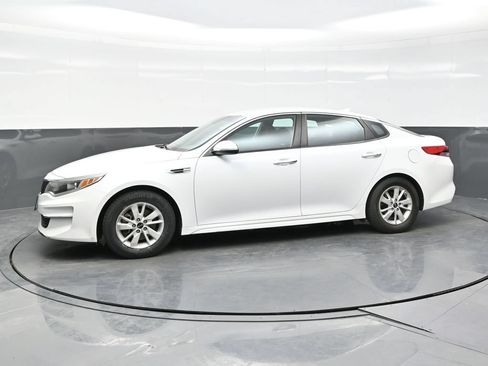 Used 2018 Kia Optima LX FWD image 3
