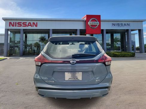 Used 2024 Nissan Kicks SR w/ SR Premium Package FWD image 3