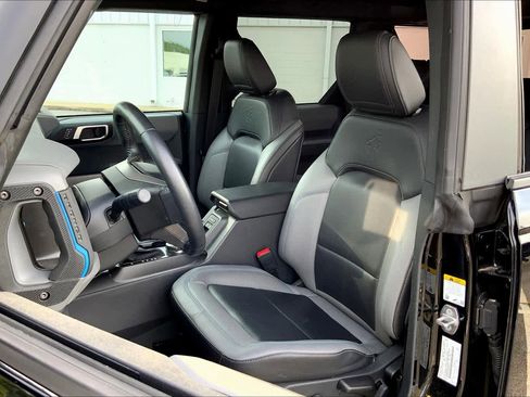 Used 2022 Ford Bronco Black Diamond image 8