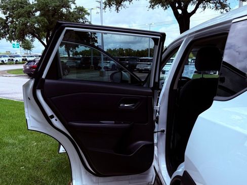 Used 2024 Nissan Rogue SV AWD/4WD image 23