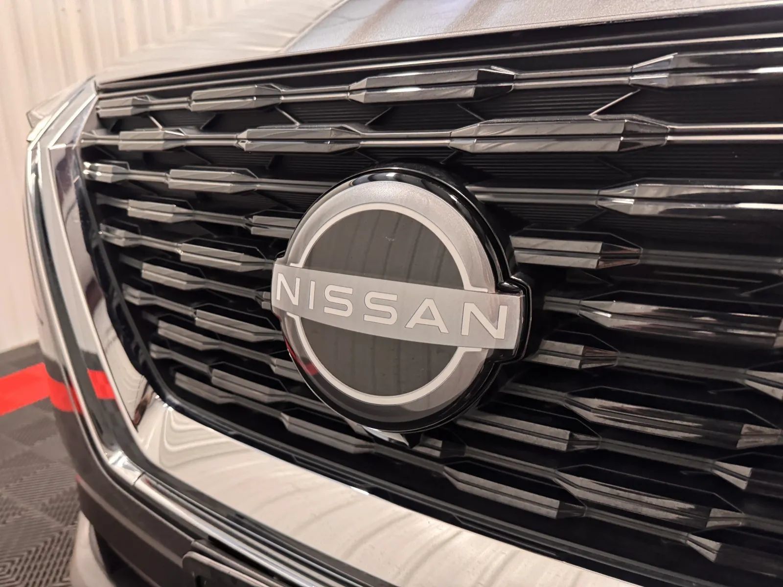 Used 2023 Nissan Rogue SV AWD/4WD image 7