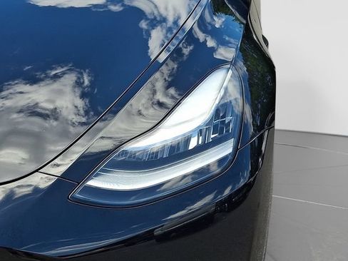Used 2021 Tesla Model Y Long Range AWD/4WD image 9