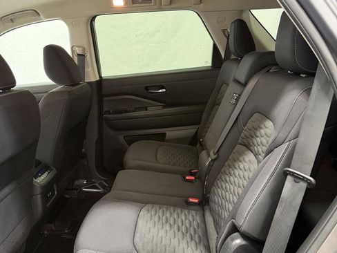 Used 2022 Nissan Pathfinder SV image 9