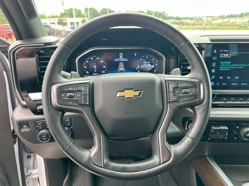 Used 2025 Chevrolet Silverado 1500 High Country AWD/4WD image 14