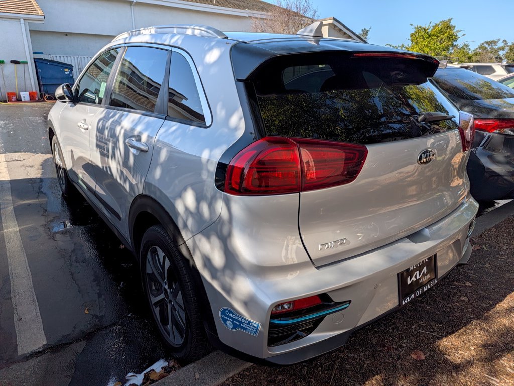 Used 2020 Kia Niro EX Premium FWD image 2
