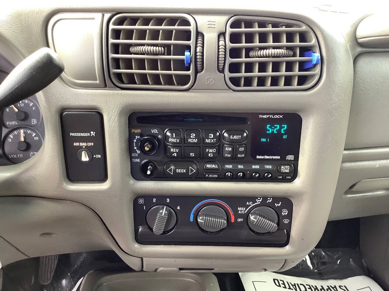 Used 2002 Chevrolet S10 Pickup 2WD Extended Cab w/ Preferred Equipment Group image 36