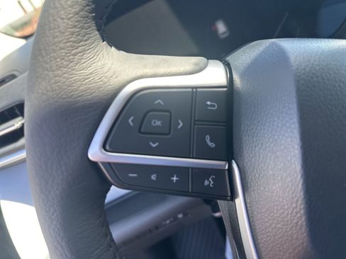 Certified 2026 Toyota Sienna XLE FWD image 5