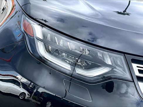 Used 2017 Land Rover Discovery HSE image 26