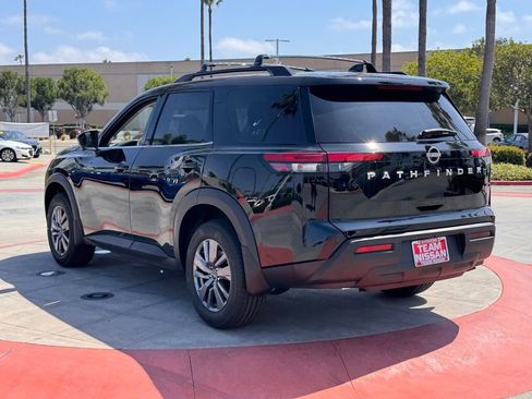 New 2025 Nissan Pathfinder SV w/ Cargo Package image 5