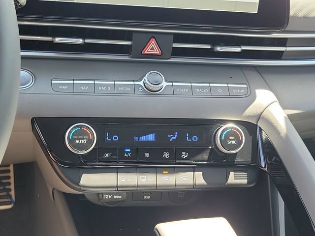 Certified 2025 Hyundai Elantra SEL FWD image 12