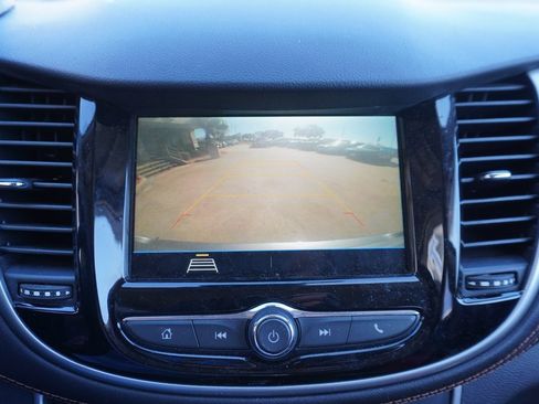 Used 2019 Chevrolet Trax LT w/ LT Convenience Package image 9