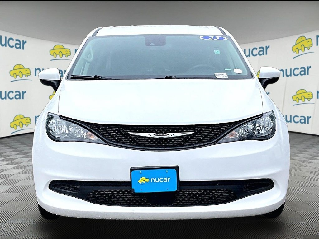 Used 2023 Chrysler Voyager LX FWD image 2