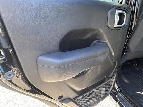 Used 2024 Jeep Gladiator Sport image 23