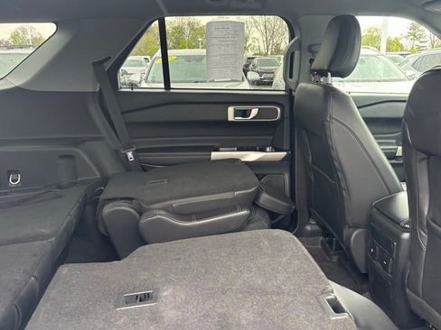 Used 2023 Ford Explorer XLT w/ Equipment Group 202A AWD/4WD image 18
