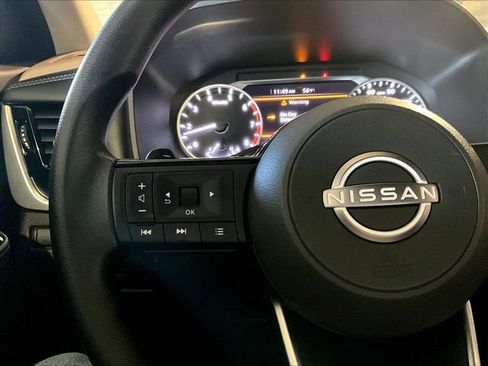 Used 2022 Nissan Rogue SV image 23