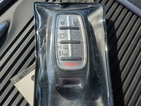 Used 2023 Chrysler Pacifica Limited FWD image 37