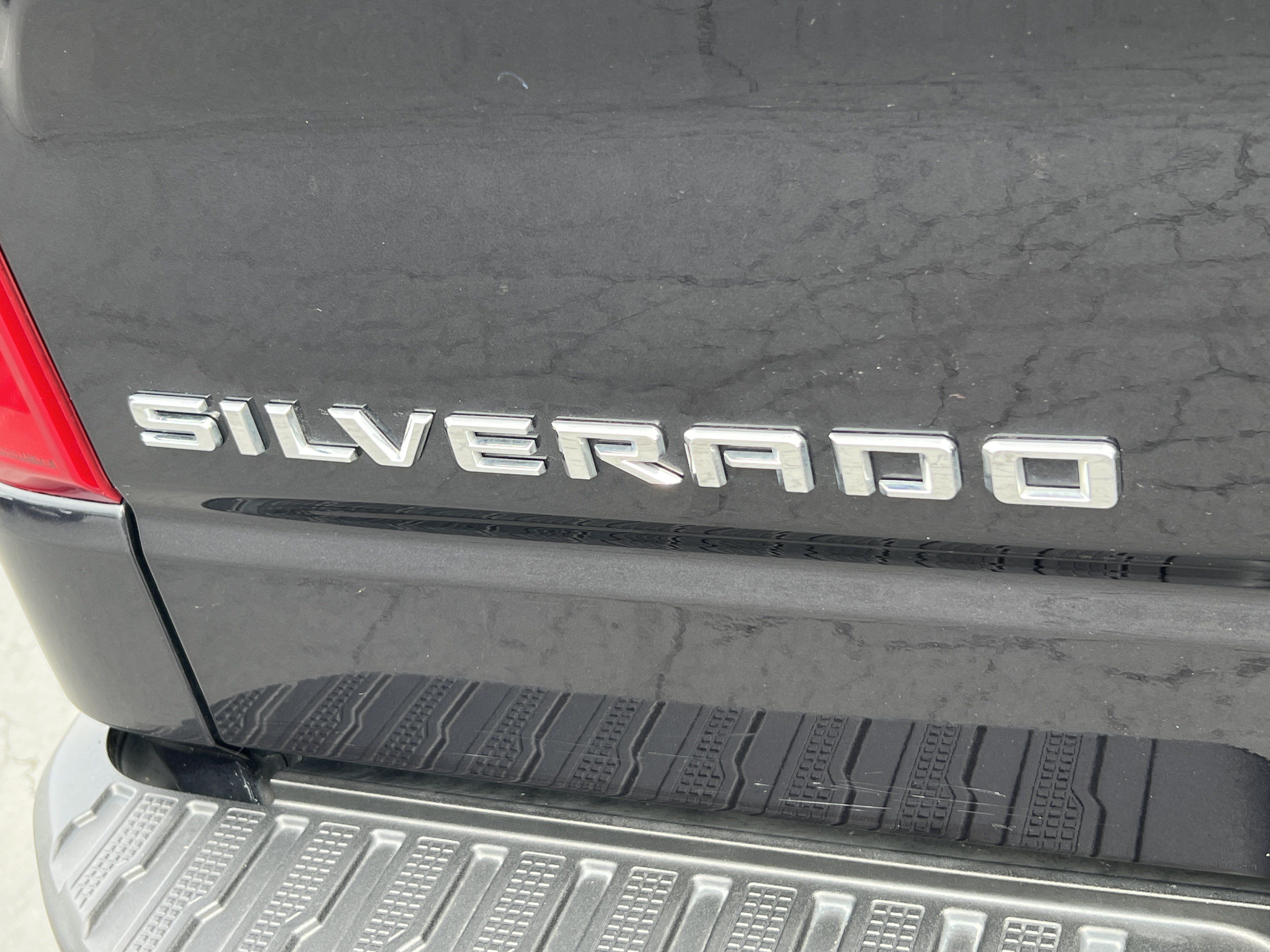 Used 2023 Chevrolet Silverado 1500 RST AWD/4WD image 9