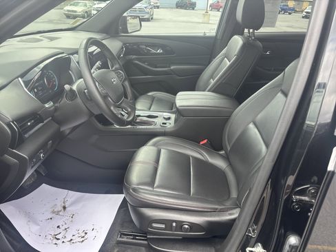 Used 2023 Chevrolet Traverse LT image 12