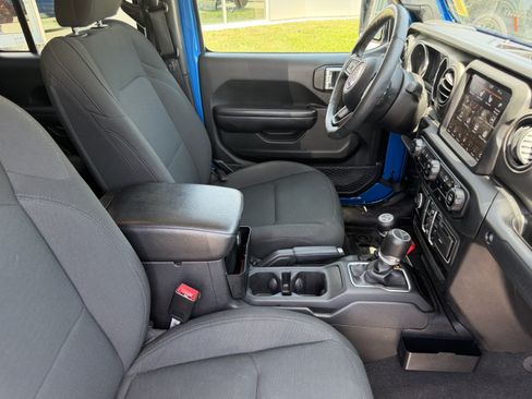 Used 2021 Jeep Gladiator Sport AWD/4WD image 13