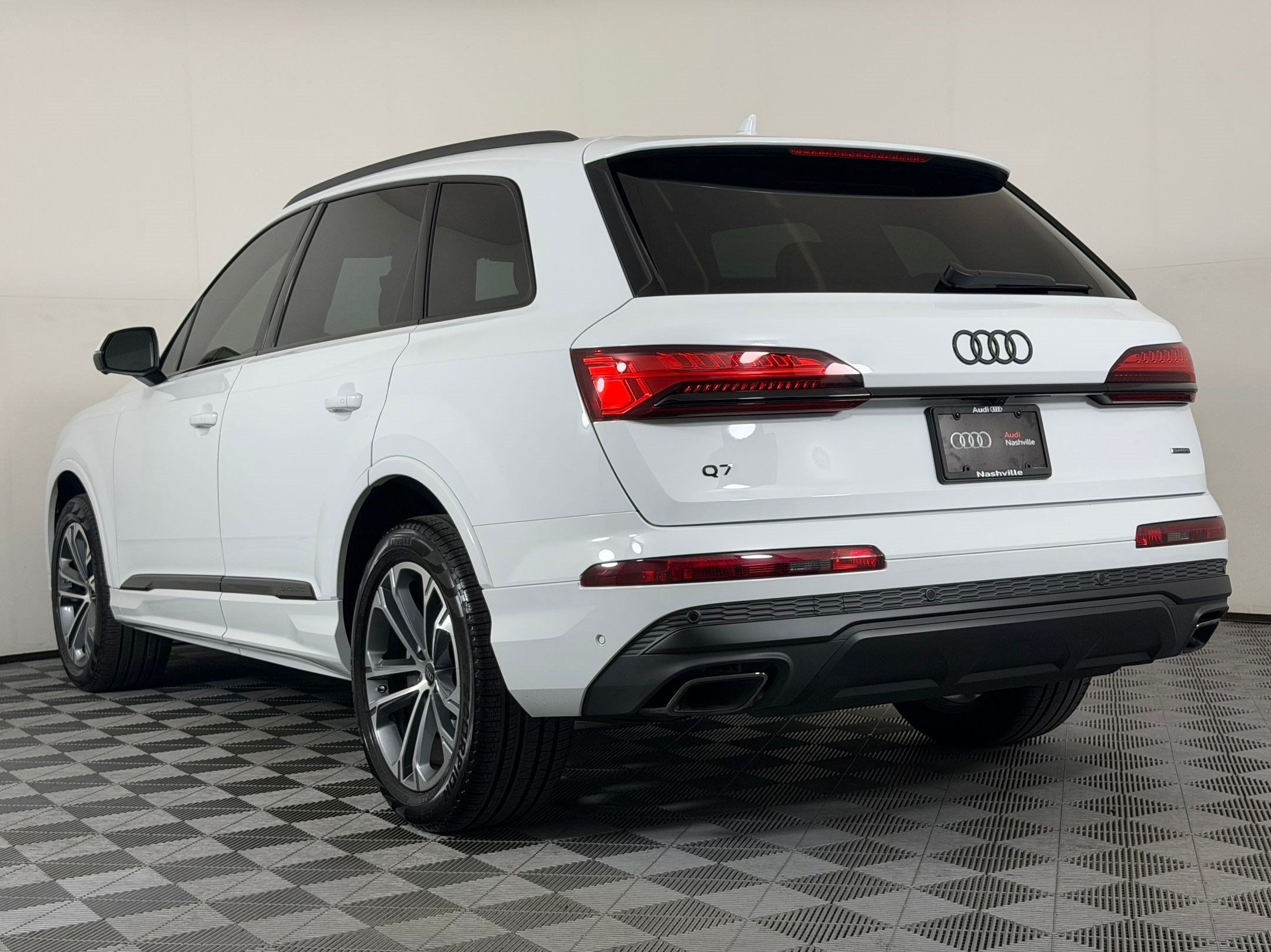 Certified 2026 Audi Q7 2.0T Premium w/ Convenience Plus Package AWD/4WD image 3