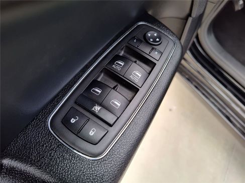 Used 2023 Chrysler 300 Touring w/ Sport Appearance Package image 13