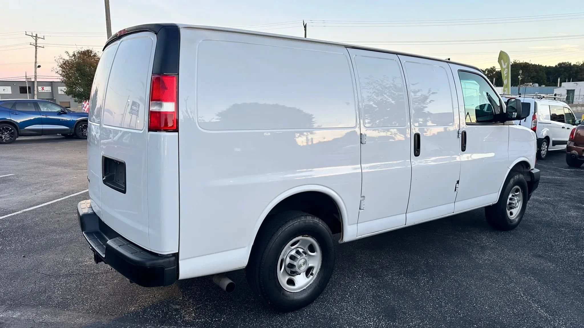 Used 2021 Chevrolet Express 2500 w/ Driver Convenience Package RWD image 7