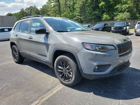 Used 2023 Jeep Cherokee Altitude Lux AWD/4WD image 7