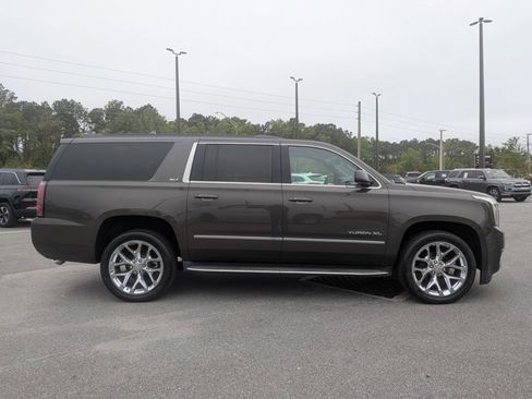 Used 2020 GMC Yukon XL SLT w/ Premium Edition image 4