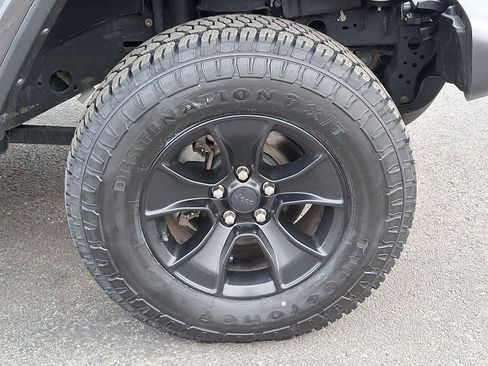 Used 2021 Jeep Gladiator Sport image 8