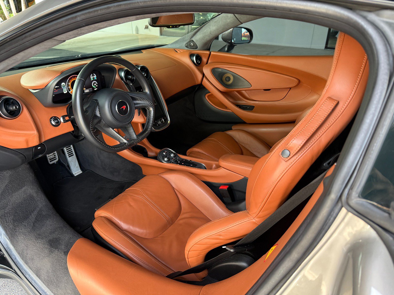 Used 2017 McLaren 570GT RWD image 26