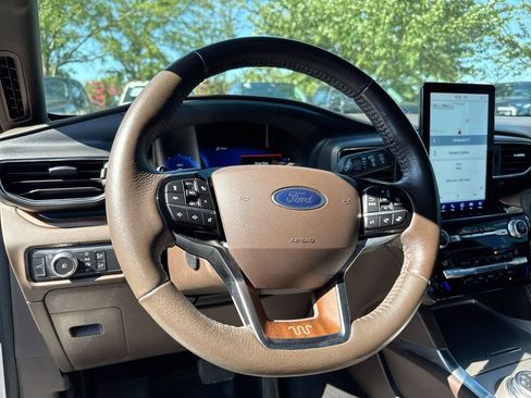 Used 2021 Ford Explorer King Ranch w/ Premium Technology Package AWD/4WD image 11