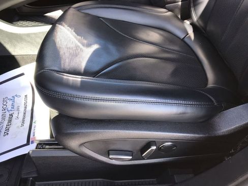 Used 2022 Lincoln Nautilus Reserve image 12