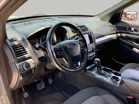 Used 2019 Ford Explorer XLT w/ Equipment Group 201A FWD image 17