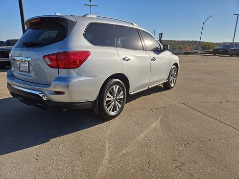 Used 2019 Nissan Pathfinder S image 5