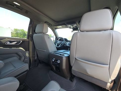 Used 2023 GMC Yukon SLT AWD/4WD image 17